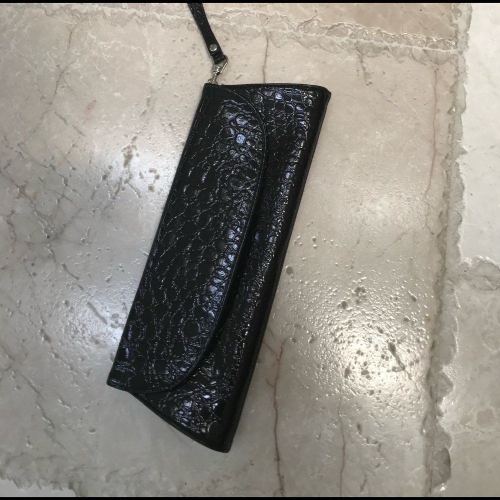 Black clutch